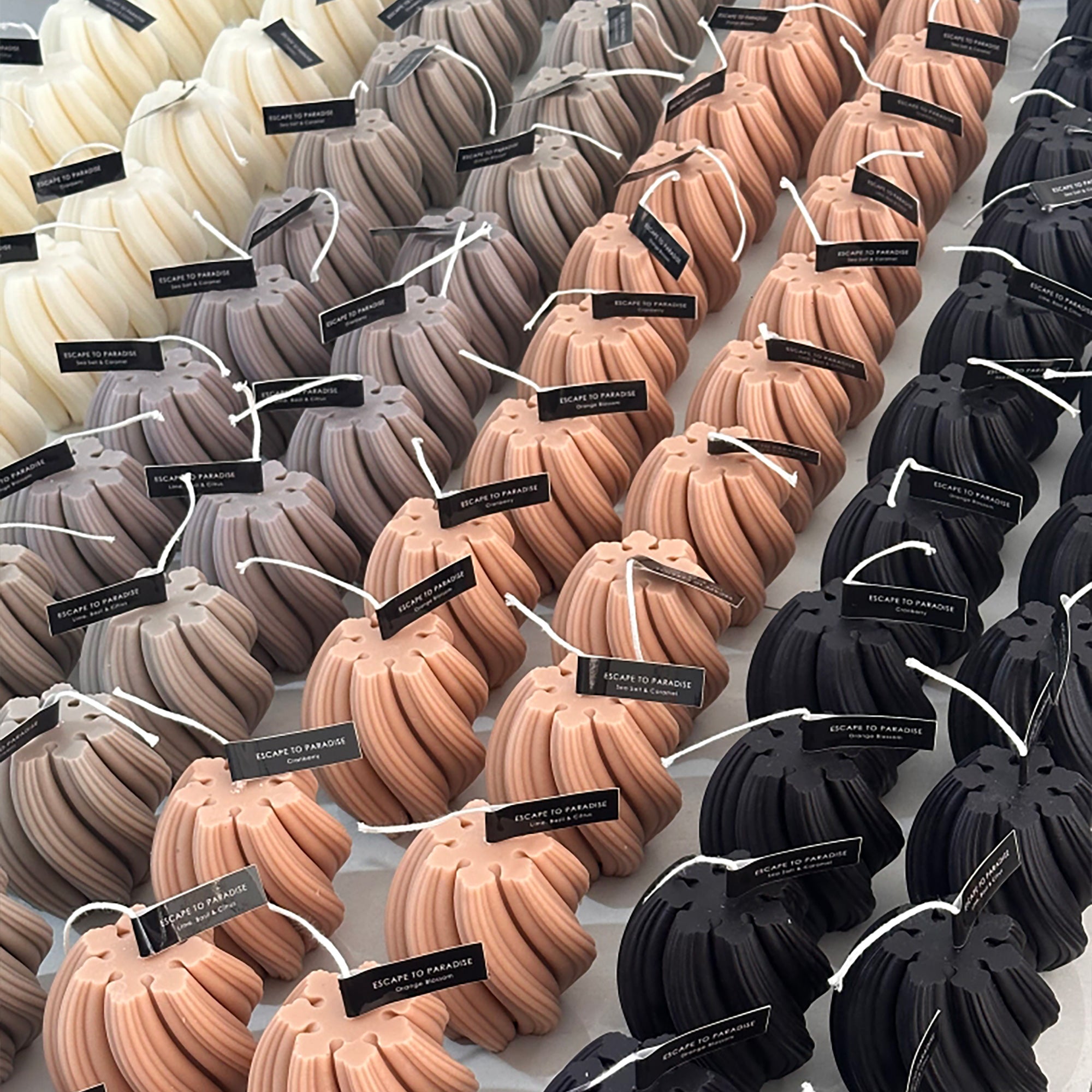 Swirl - Black Candle - Cranberry aroma