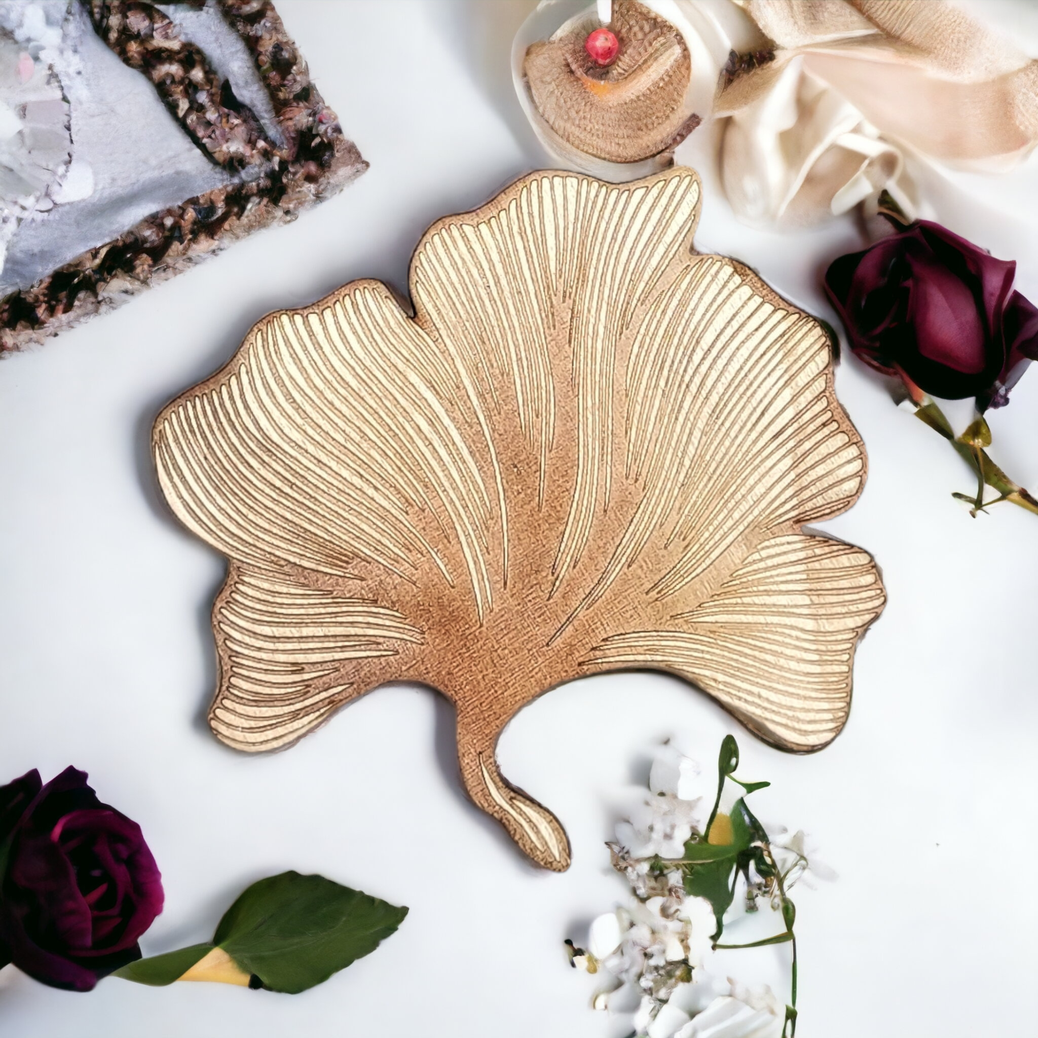 Nature-Inspired Ginkgo Leaf Wooden Pot Holder – 20cm-0