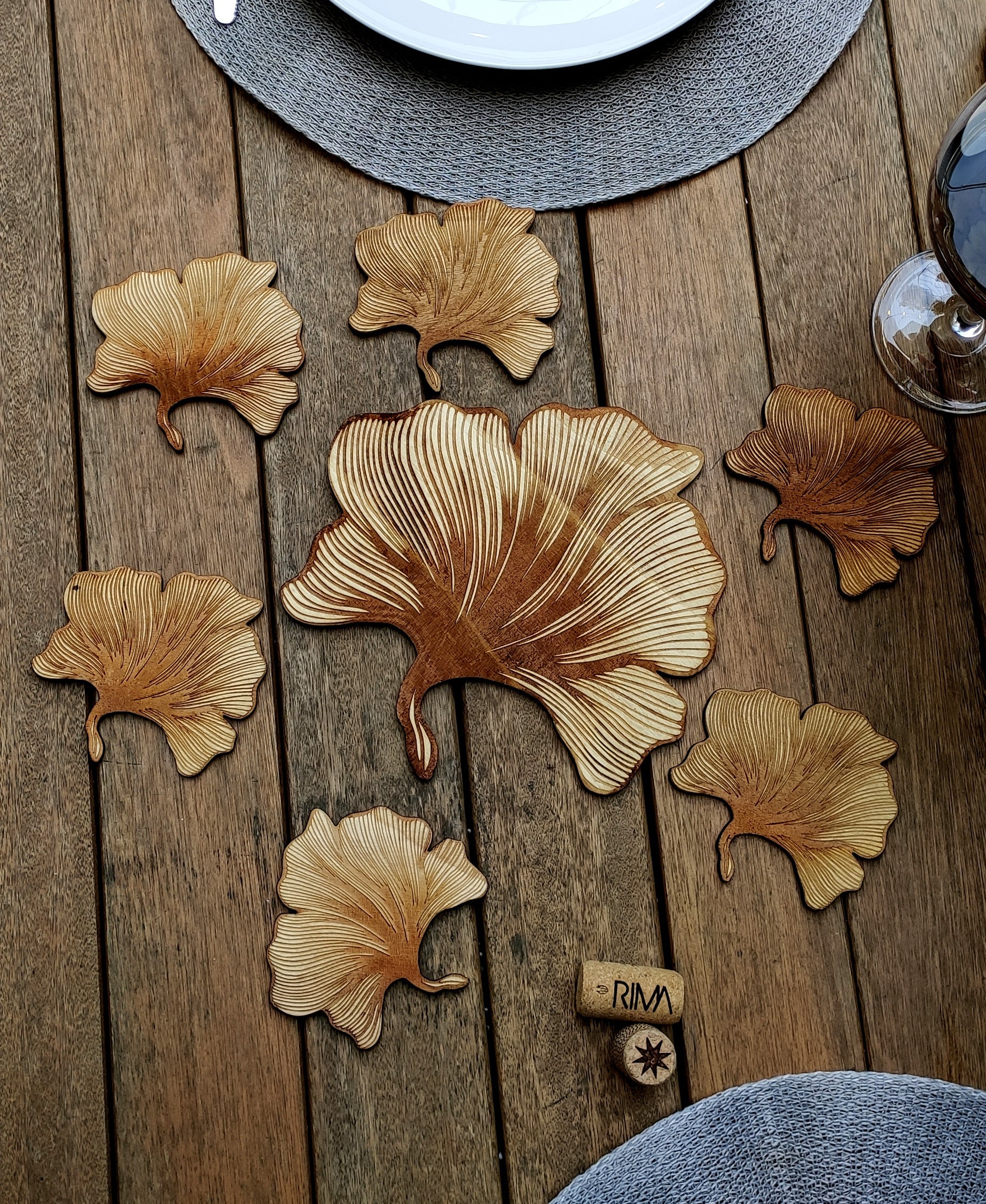 Nature-Inspired Ginkgo Leaf Wooden Pot Holder – 20cm-3