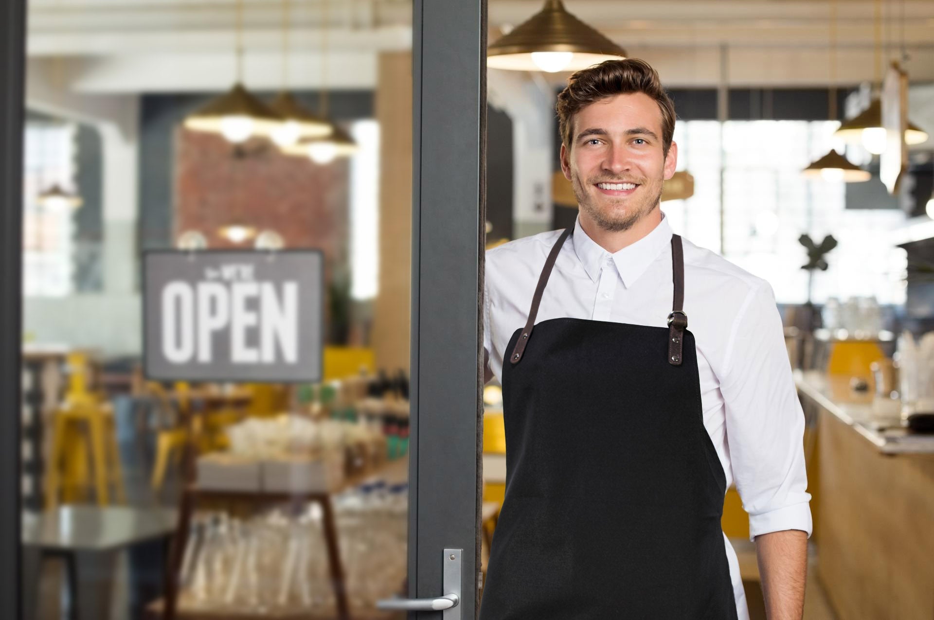 K0015XB | Grembiule da Lavoro in Canvas/ Vera Pelle pieno fiore, volanata. Colore Bordeaux/Testa Moro. Accessori Nickel Anticato. Dimensioni: cm 70 x 90 x 0,5. Confezione: Polybag-1